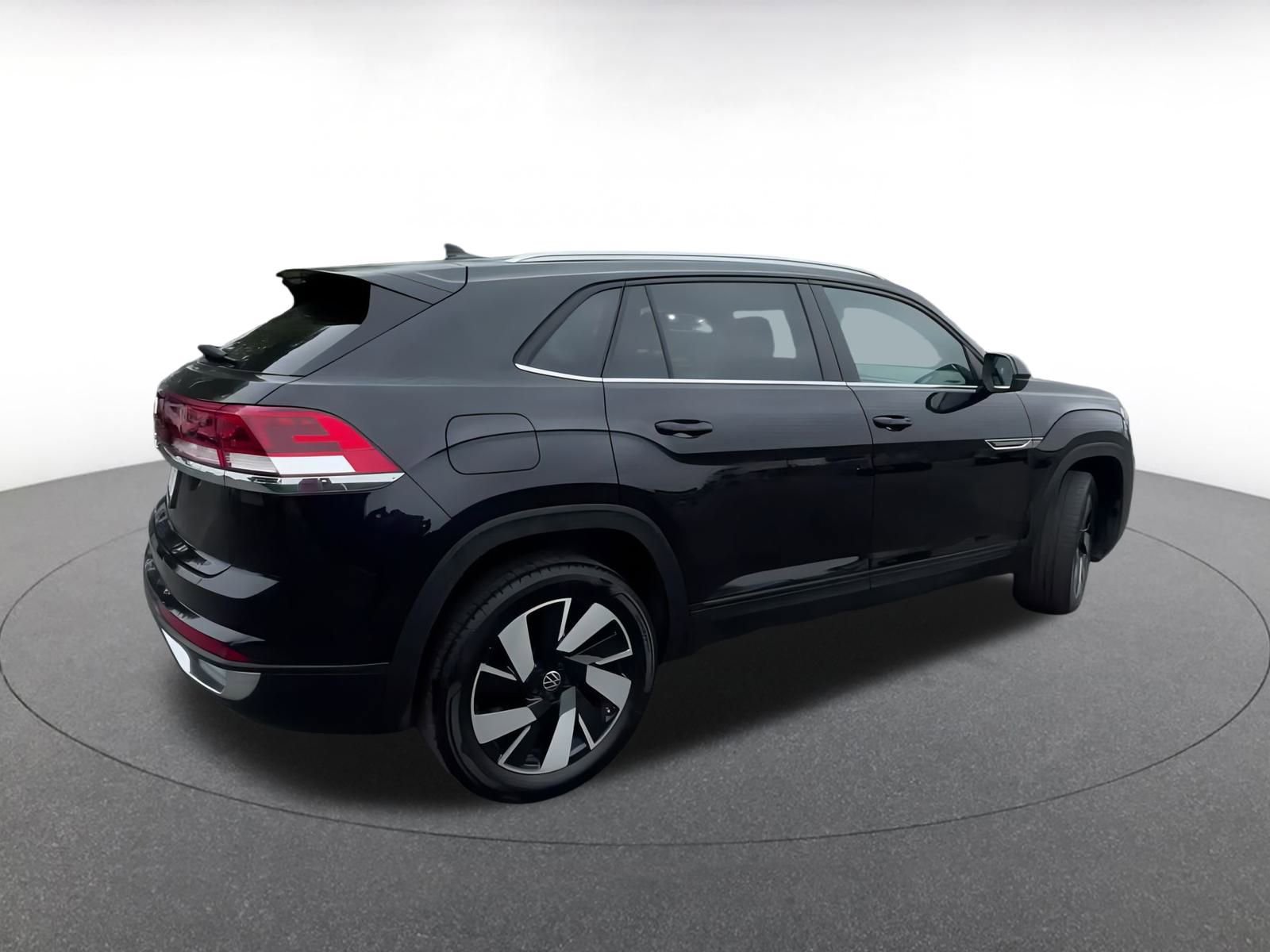 Used 2025 Volkswagen Atlas Cross Sport SE image 15