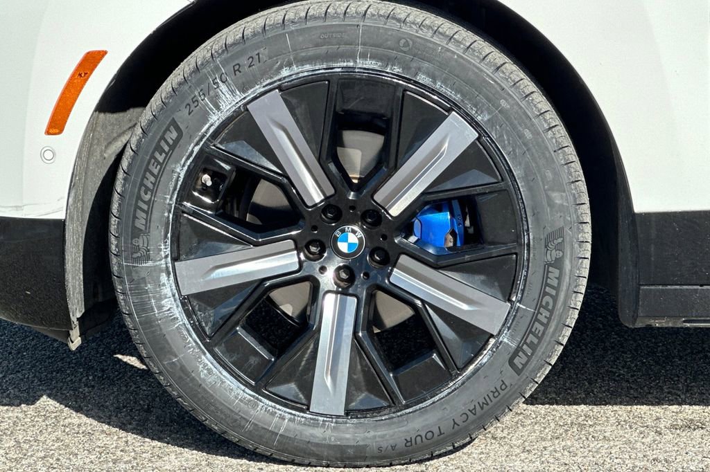 Used 2024 BMW iX xDrive50 w/ Sport Package AWD/4WD image 33