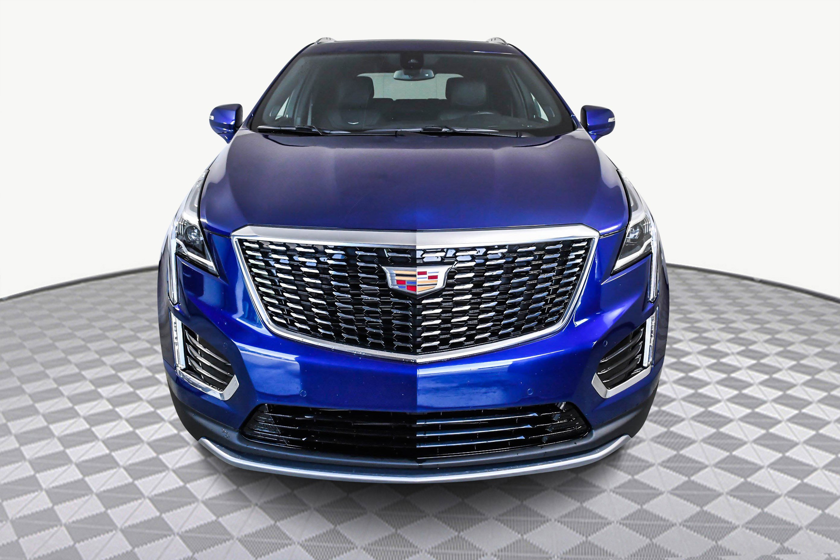 Used 2024 Cadillac XT5 Premium Luxury image 2