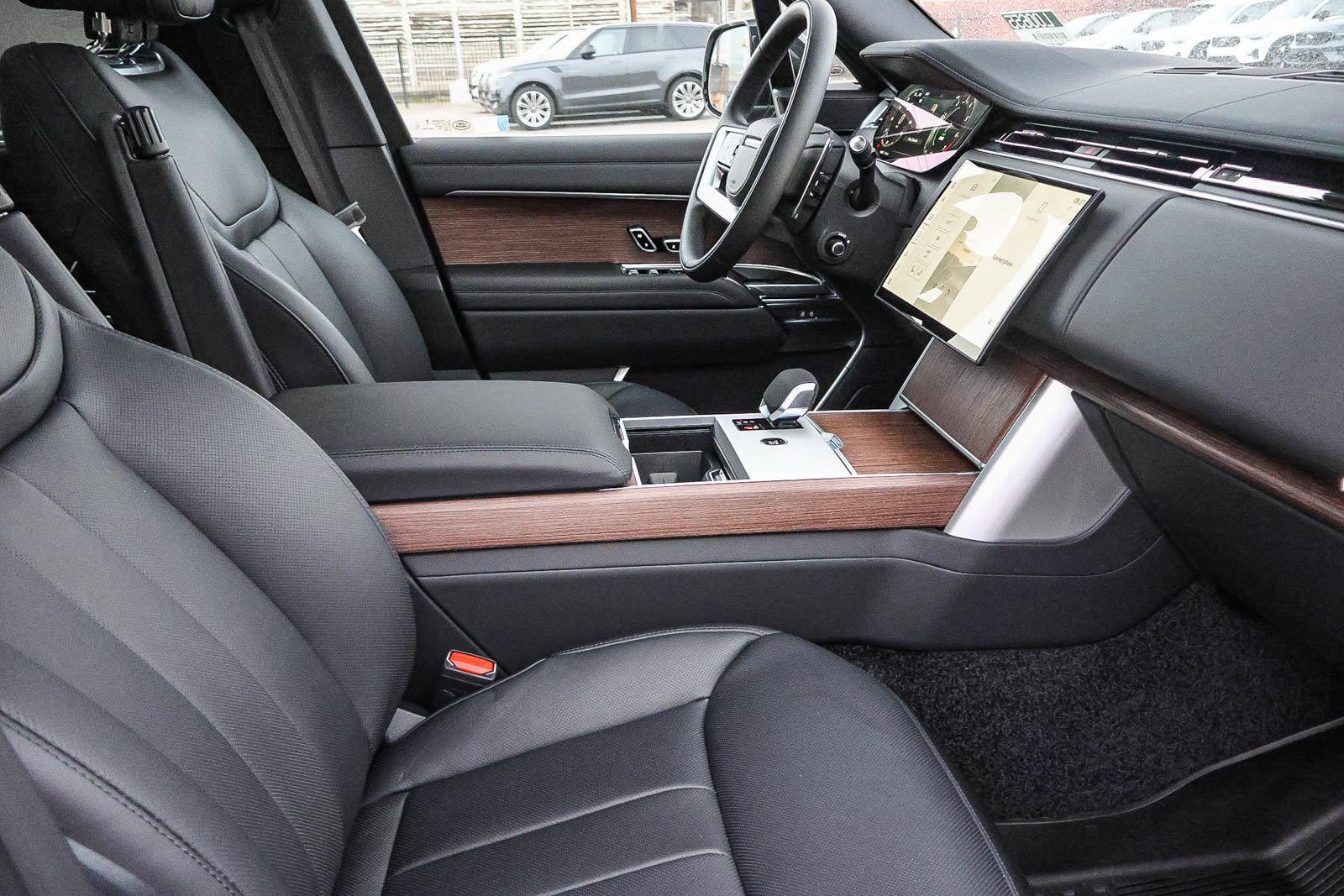 New 2025 Land Rover Range Rover SE AWD/4WD image 16