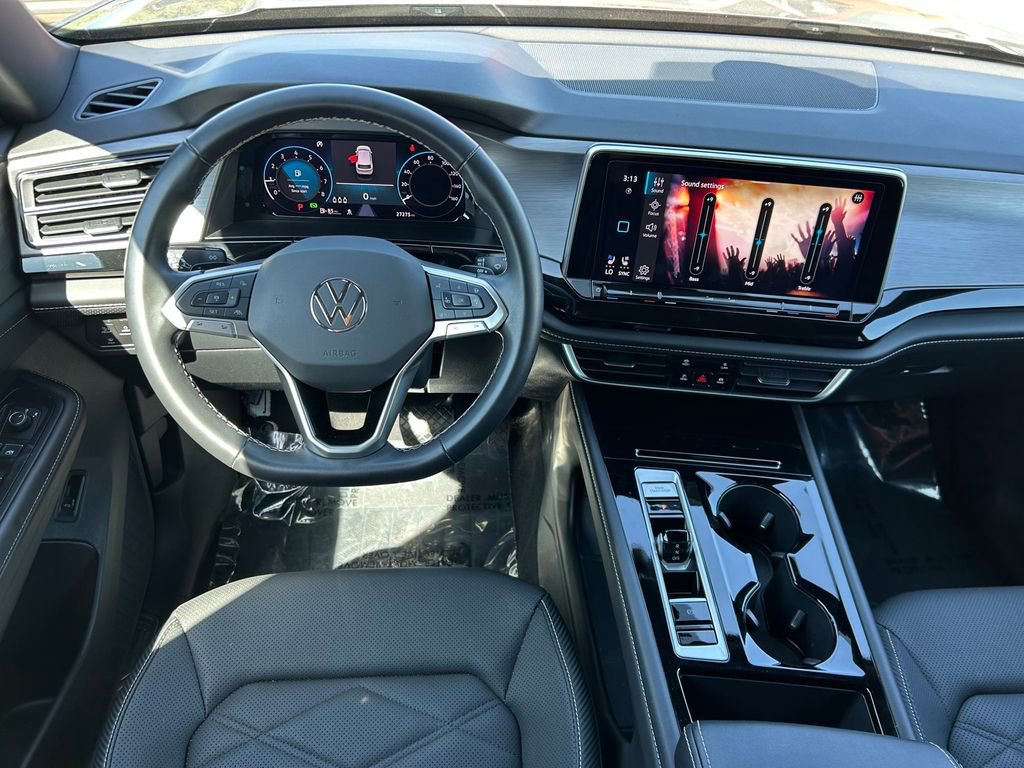 Used 2025 Volkswagen Atlas Cross Sport SE image 17