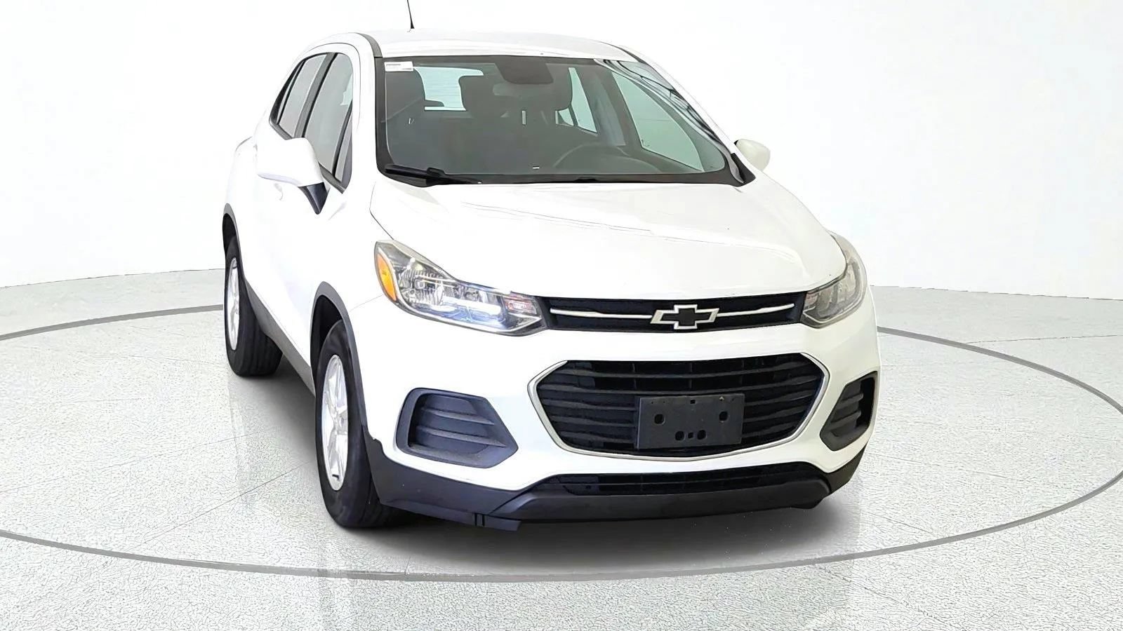 Used 2020 Chevrolet Trax LS FWD image 2