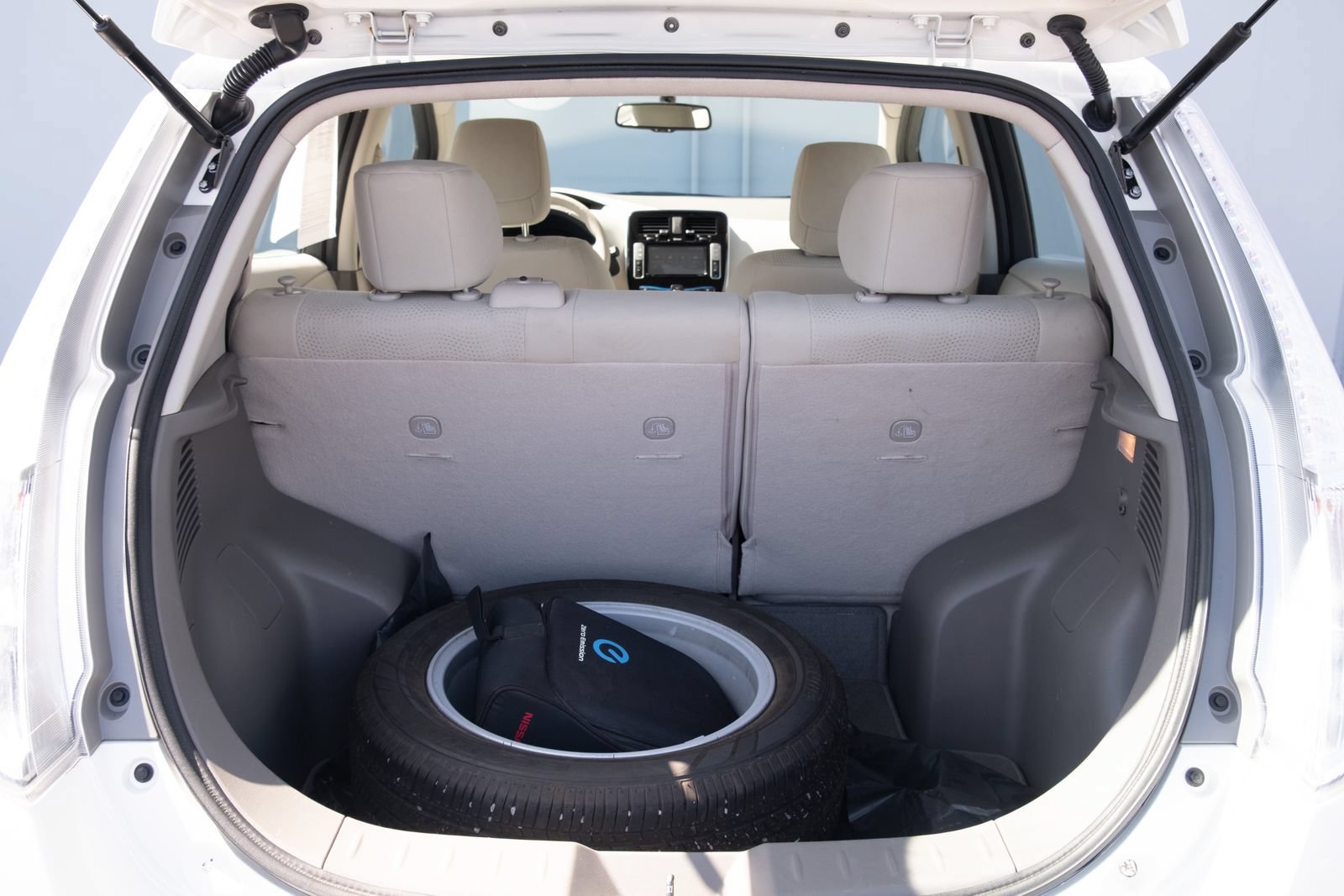 Used 2015 Nissan Leaf SV FWD image 22
