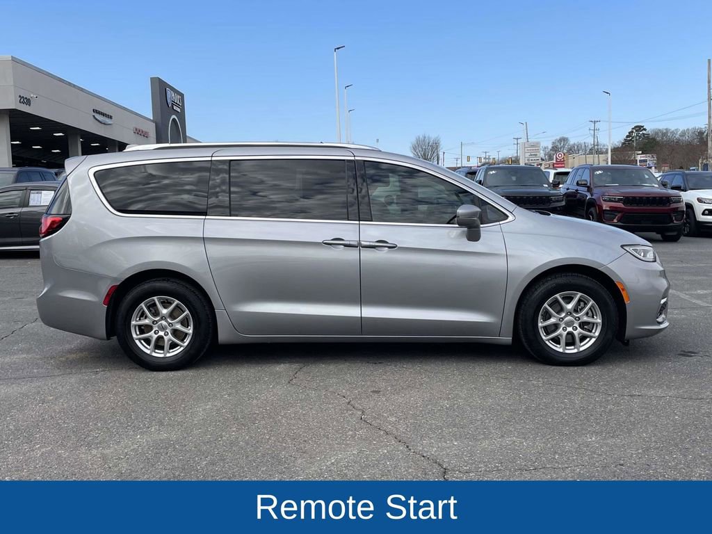 Certified 2021 Chrysler Pacifica Touring-L image 9