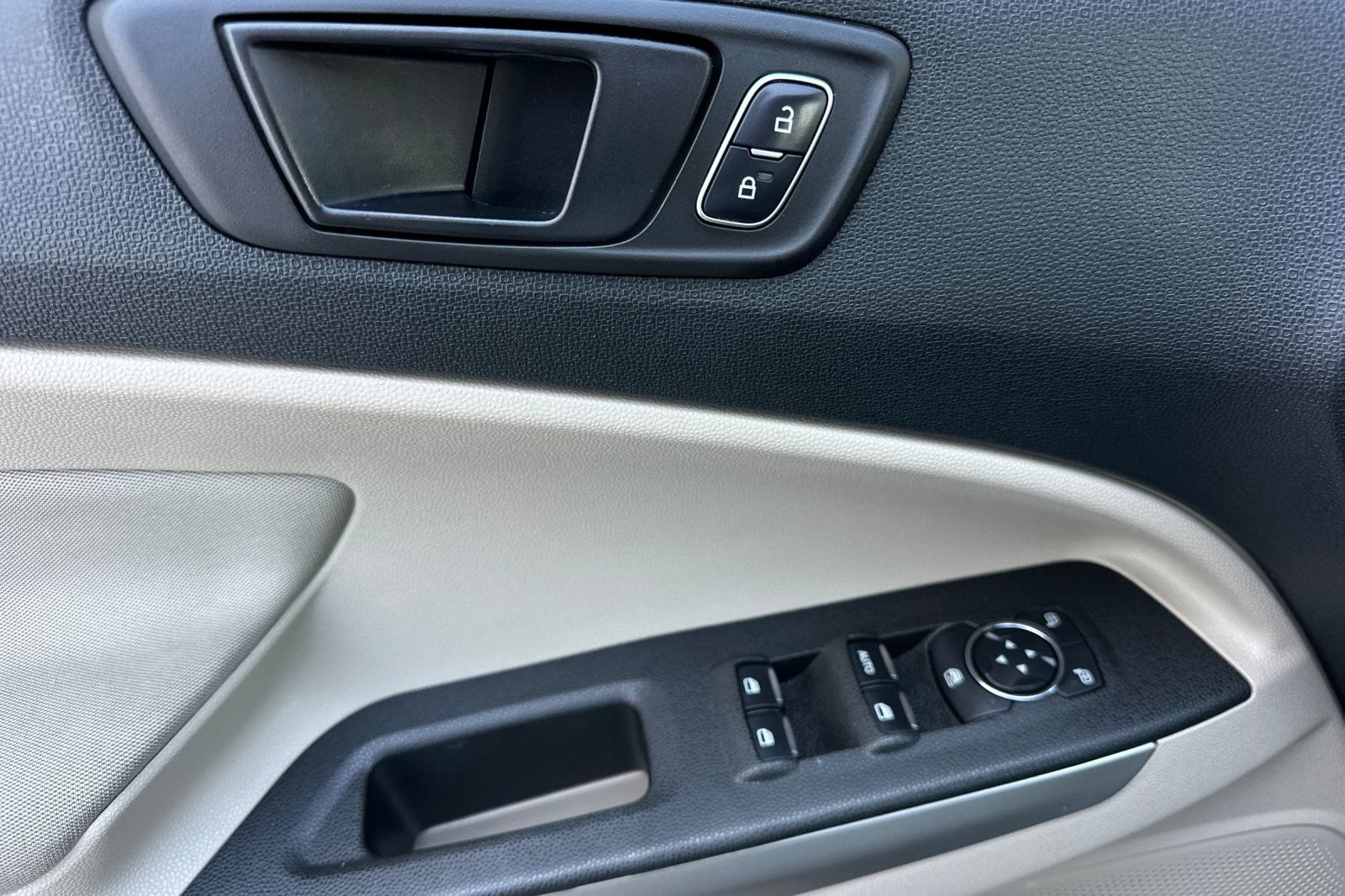 Used 2018 Ford EcoSport S FWD image 11