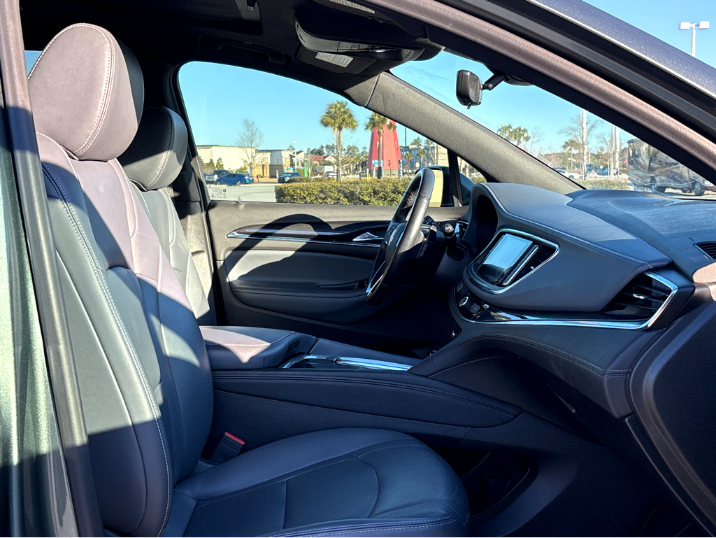 Used 2022 Buick Enclave Premium w/ Experience Buick Package image 9