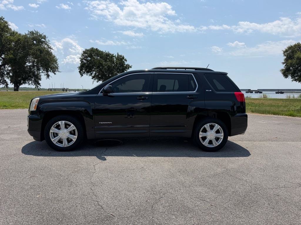 Used 2017 GMC Terrain SLE w/ Convenience Package FWD image 2