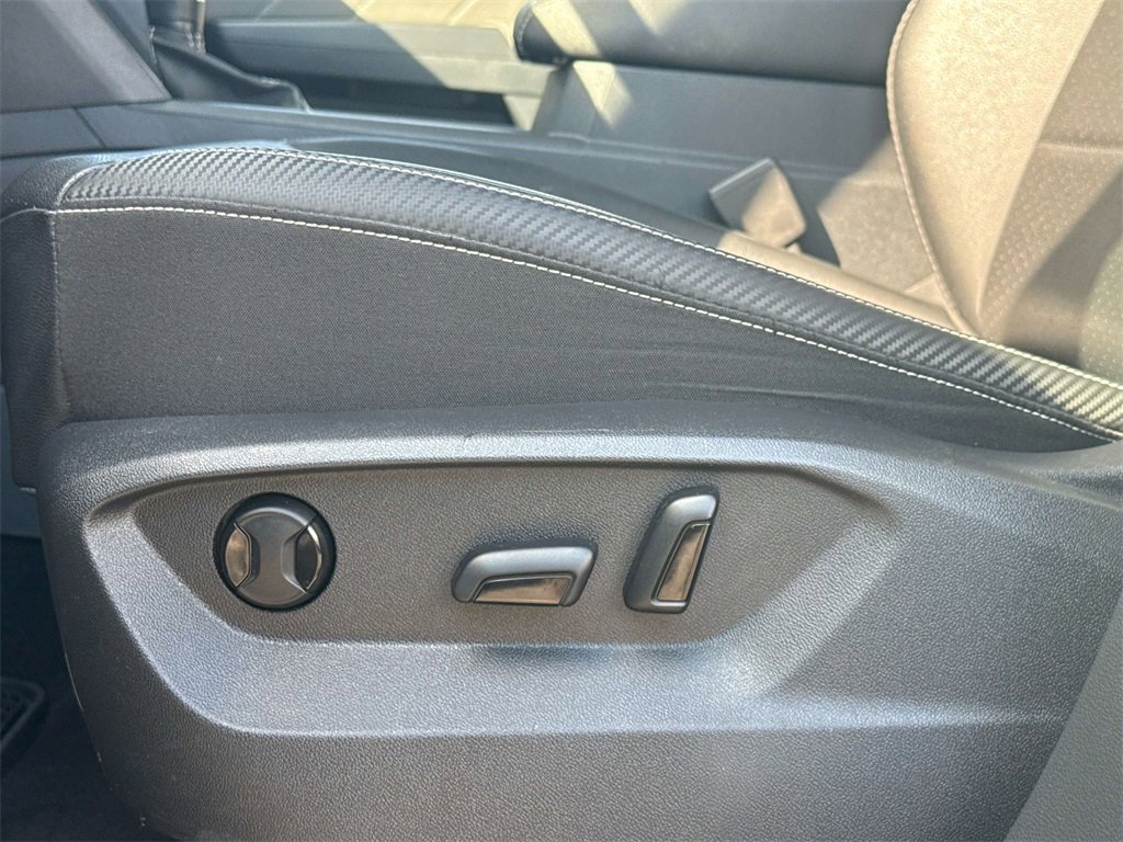 Used 2023 Volkswagen Atlas Cross Sport SE image 11