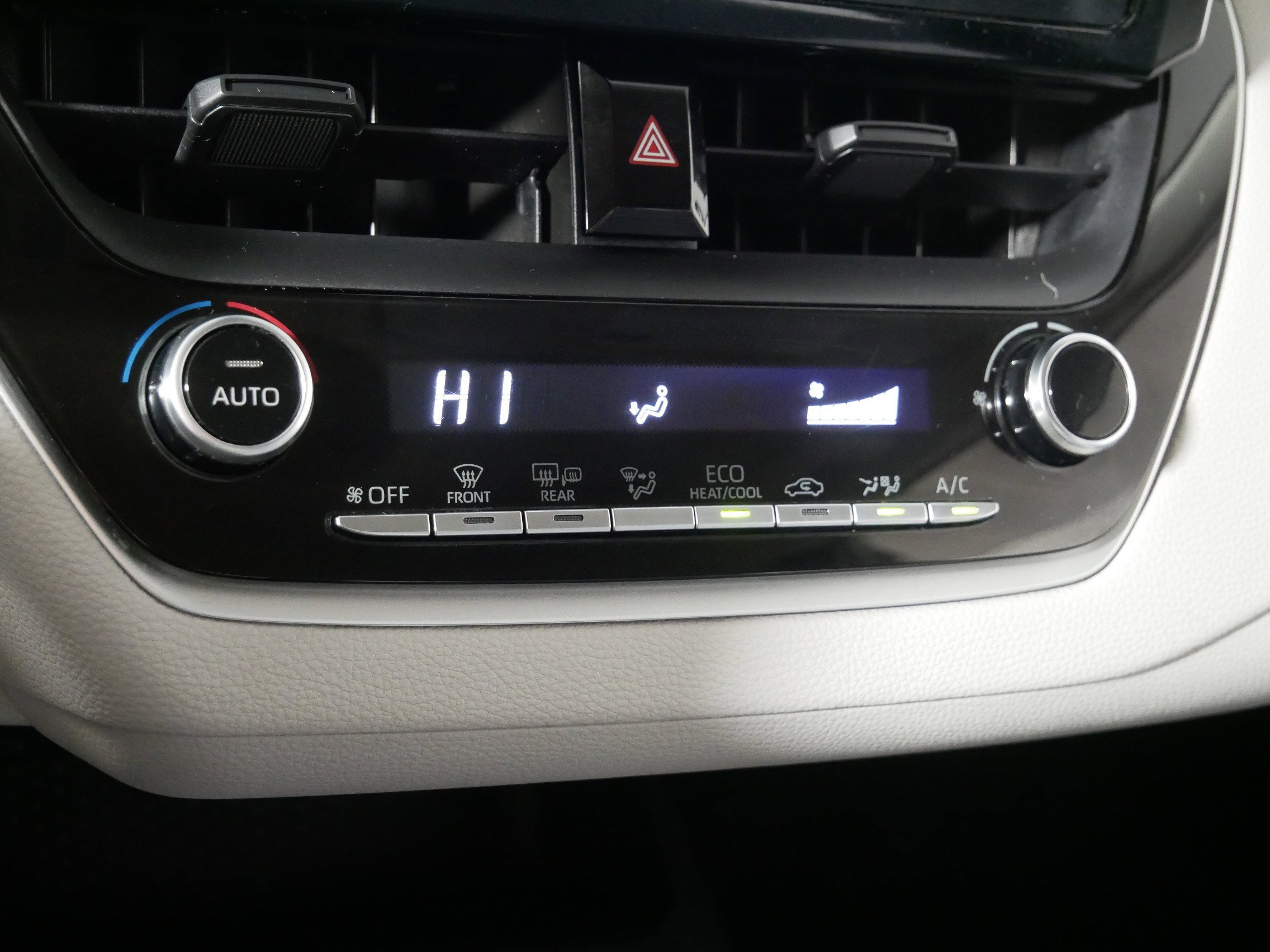 Used 2020 Toyota Corolla LE image 23