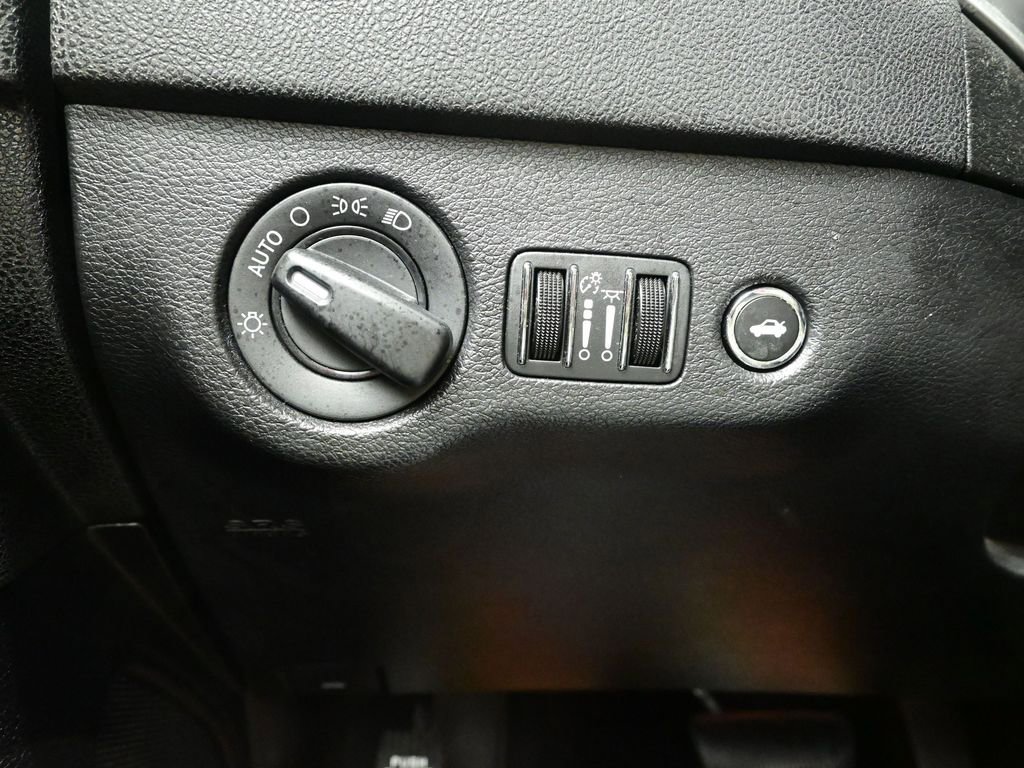 Used 2020 Dodge Charger SXT w/ Leather Interior Group image 18