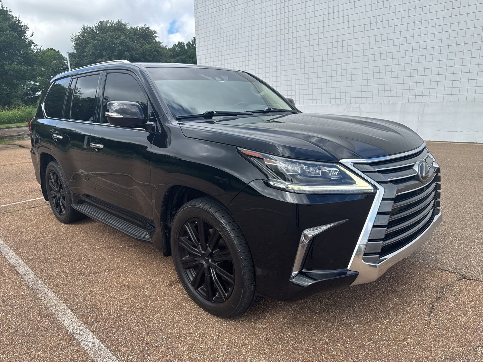 Used 2017 Lexus LX 570 4WD video 1
