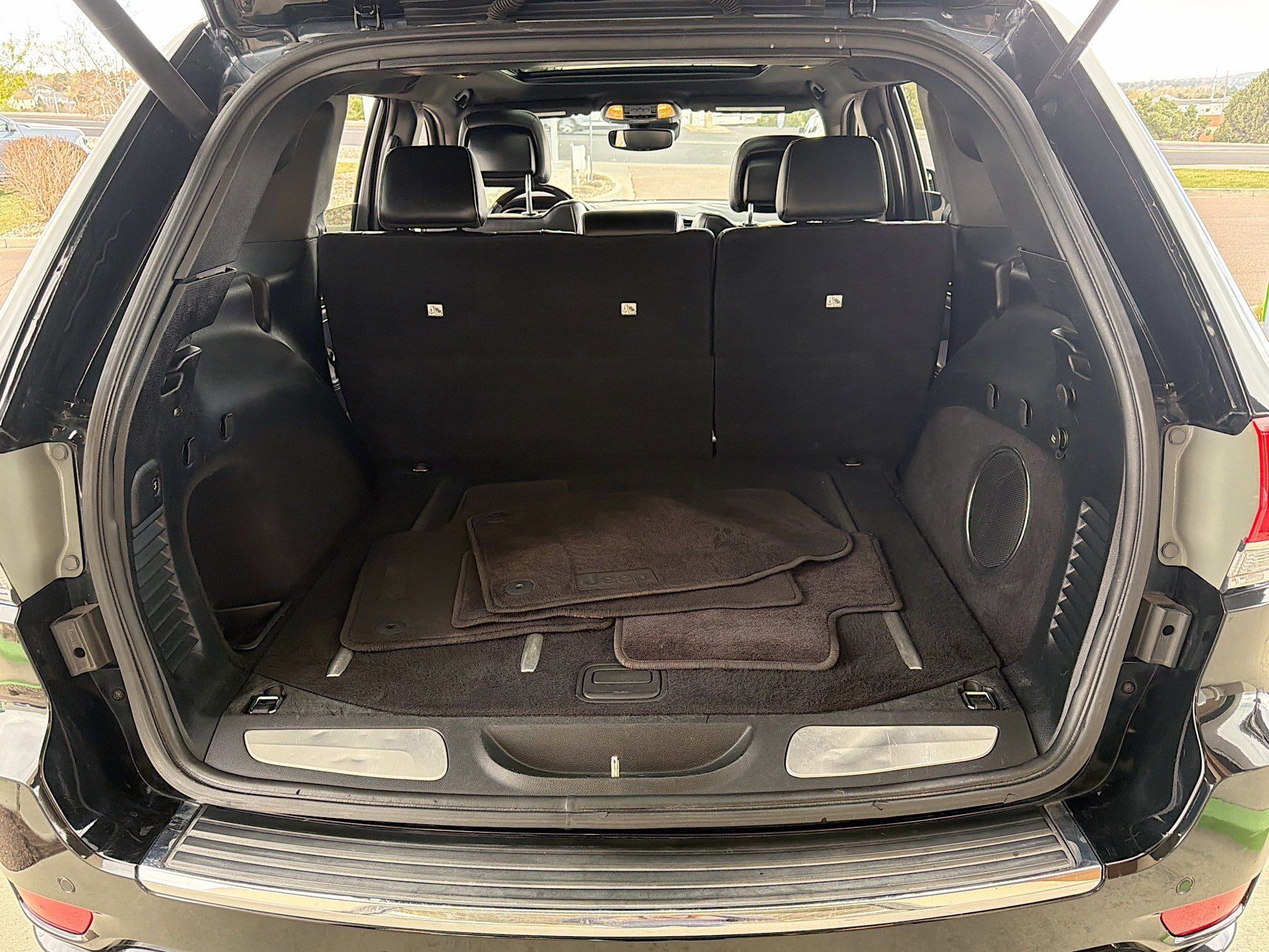 Used 2017 Jeep Grand Cherokee Overland w/ Jeep Active Safety Group image 31