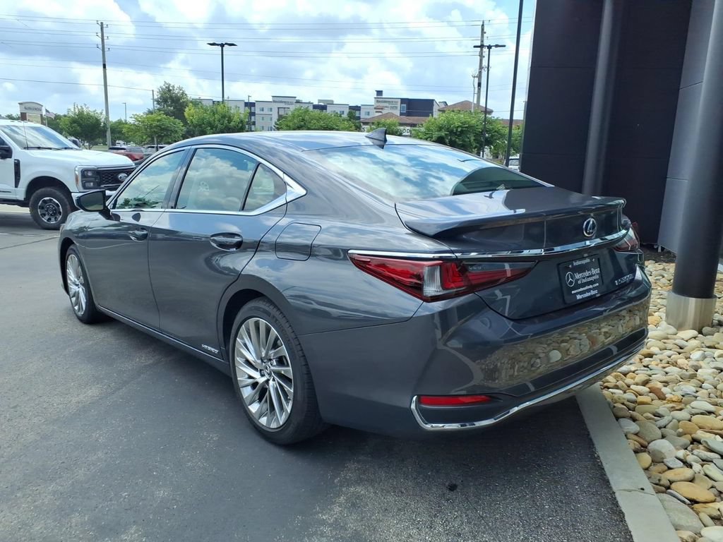 Used 2022 Lexus ES 300h w/ Accessory Package FWD image 4