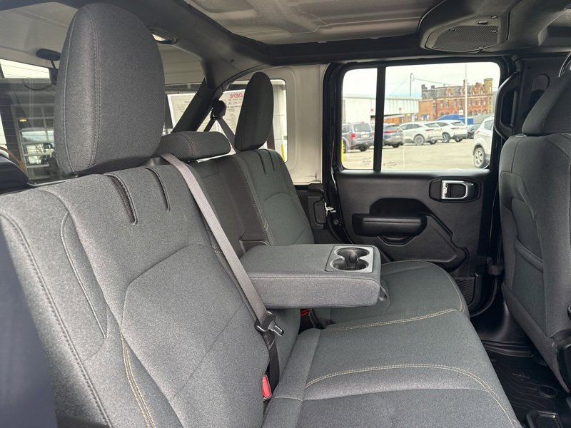 Used 2024 Jeep Wrangler Unlimited image 14