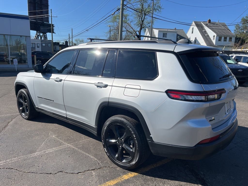 Used 2023 Jeep Grand Cherokee L Laredo AWD/4WD image 7