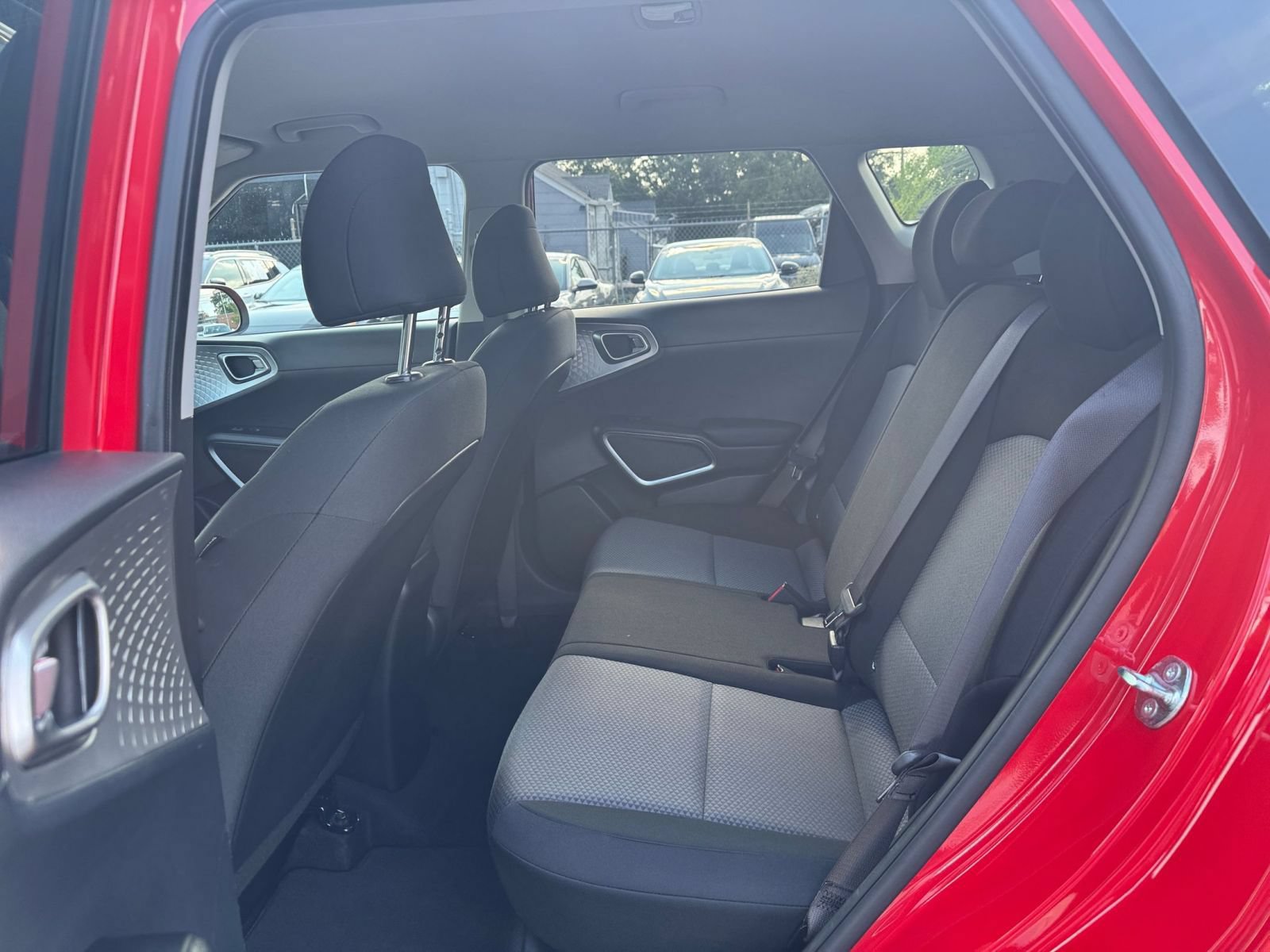 Used 2025 Kia Soul LX w/ LX Technology Package FWD image 23