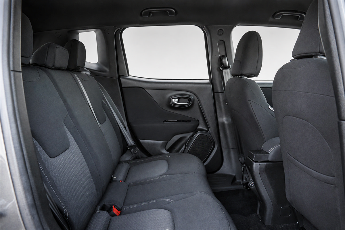 Used 2021 Jeep Renegade Latitude AWD/4WD image 14