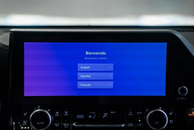 New 2025 Toyota Highlander Platinum image 22