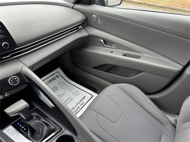Used 2021 Hyundai Elantra SE image 28