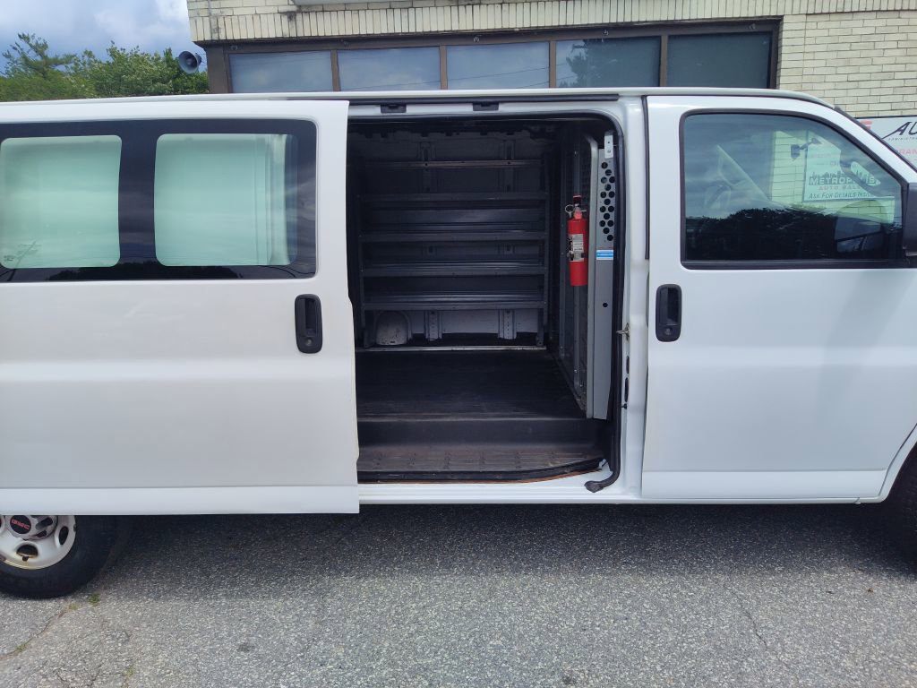 Used 2016 GMC Savana 3500 Extended RWD image 18
