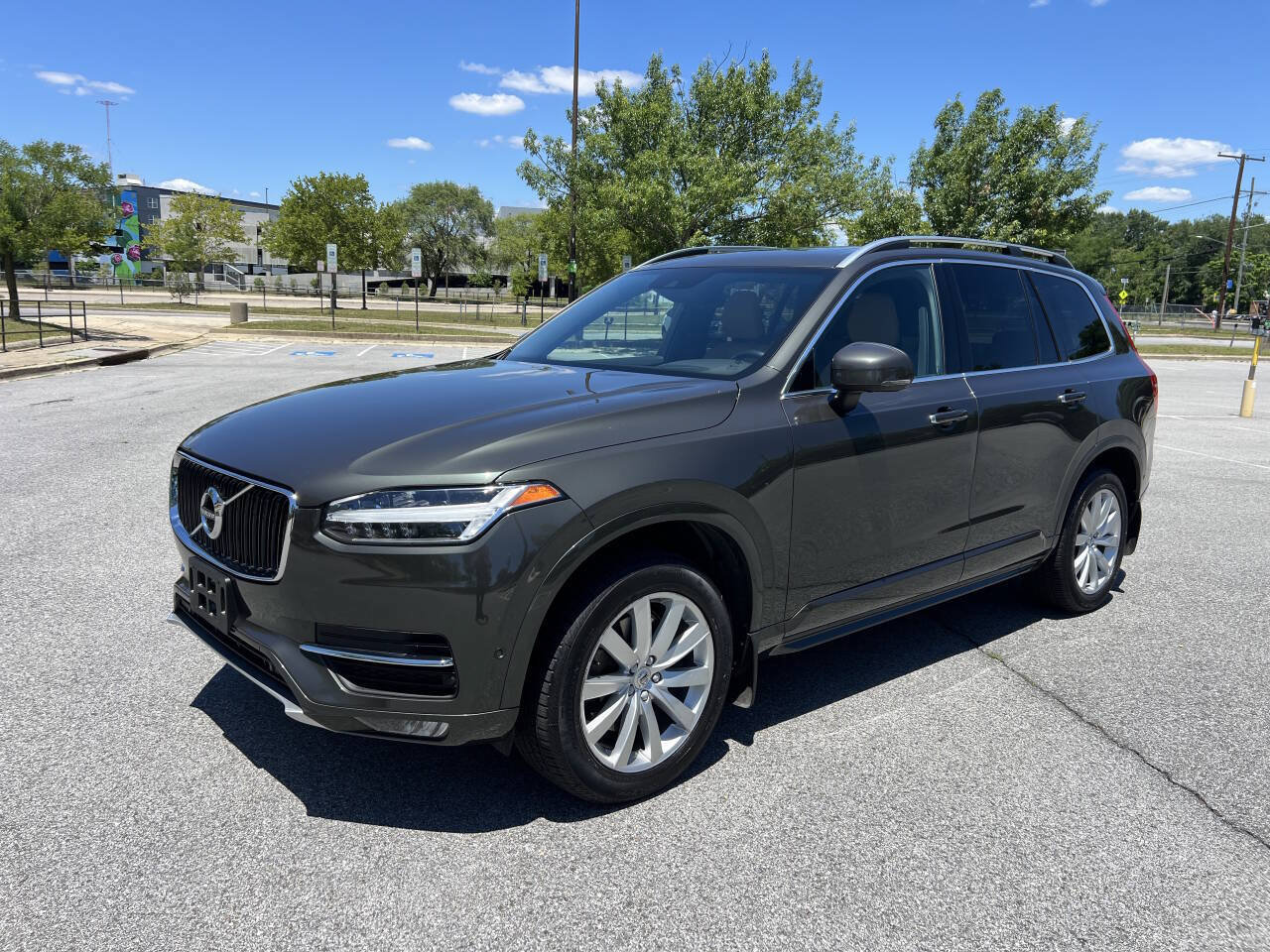 Used 2018 Volvo XC90 T6 Momentum w/ Convenience Package AWD/4WD image 2