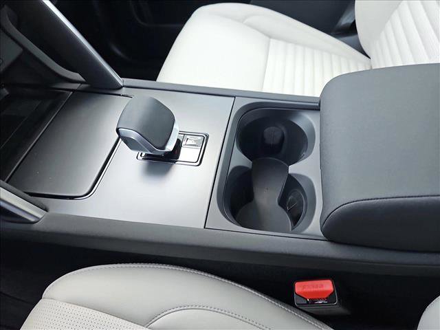 Used 2025 Land Rover Discovery Sport S image 23