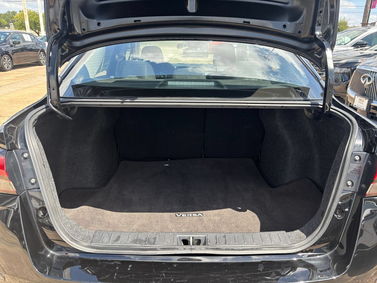 Used 2025 Nissan Versa SV FWD image 28