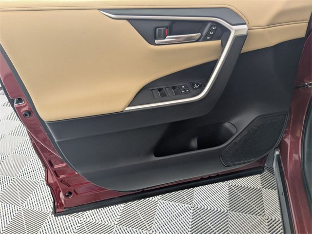 Used 2019 Toyota RAV4 Limited image 9