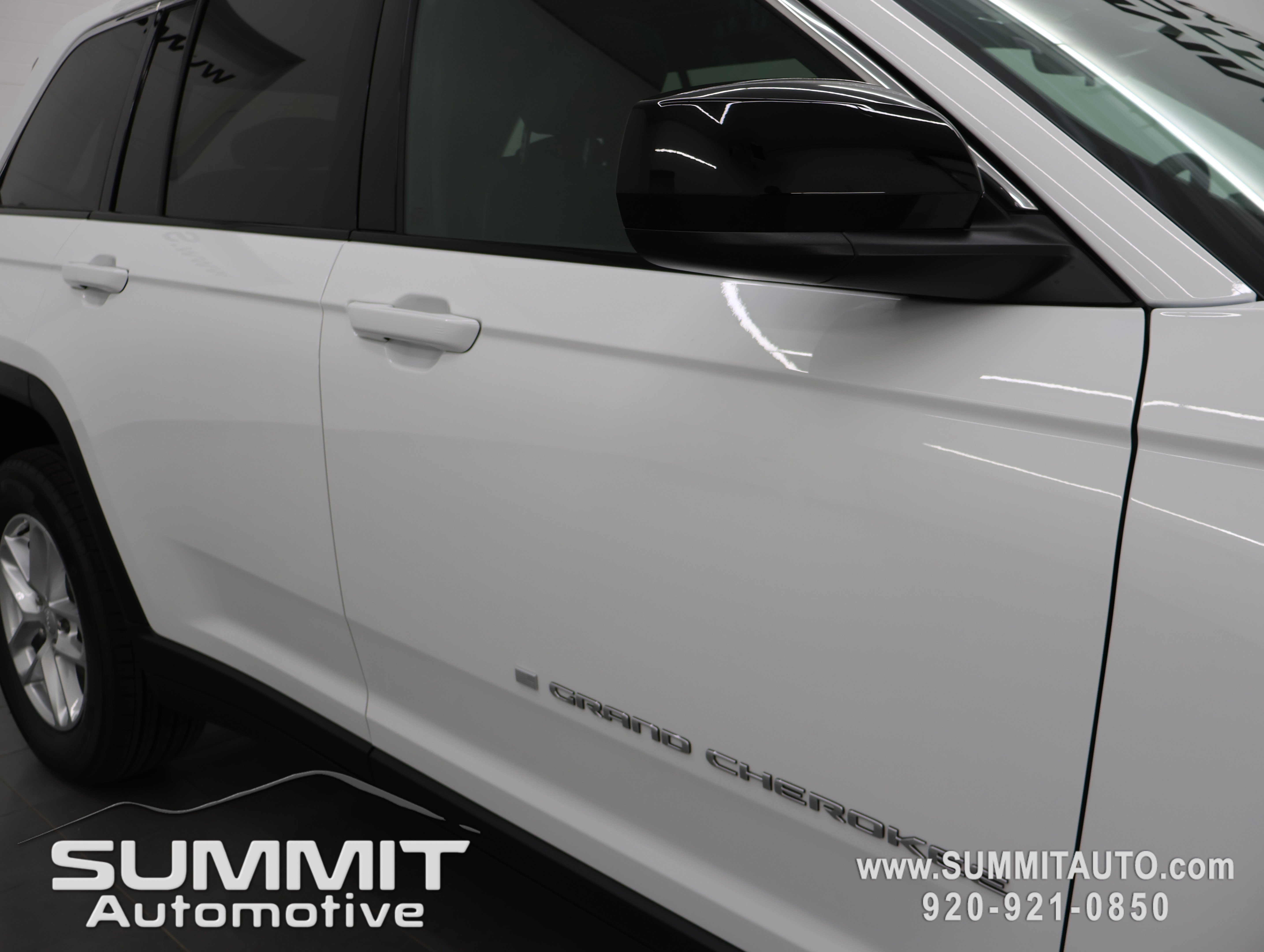 New 2026 Jeep Grand Cherokee Laredo X AWD/4WD image 25