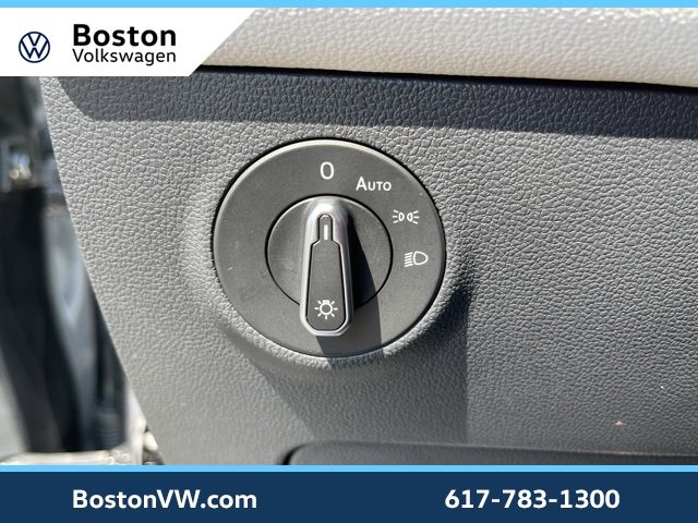Used 2025 Volkswagen Taos SEL image 15
