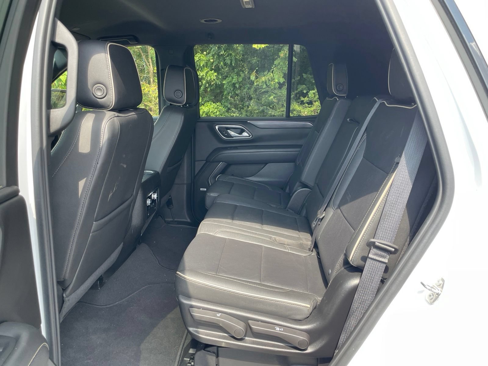 Used 2024 GMC Yukon SLT AWD/4WD image 29