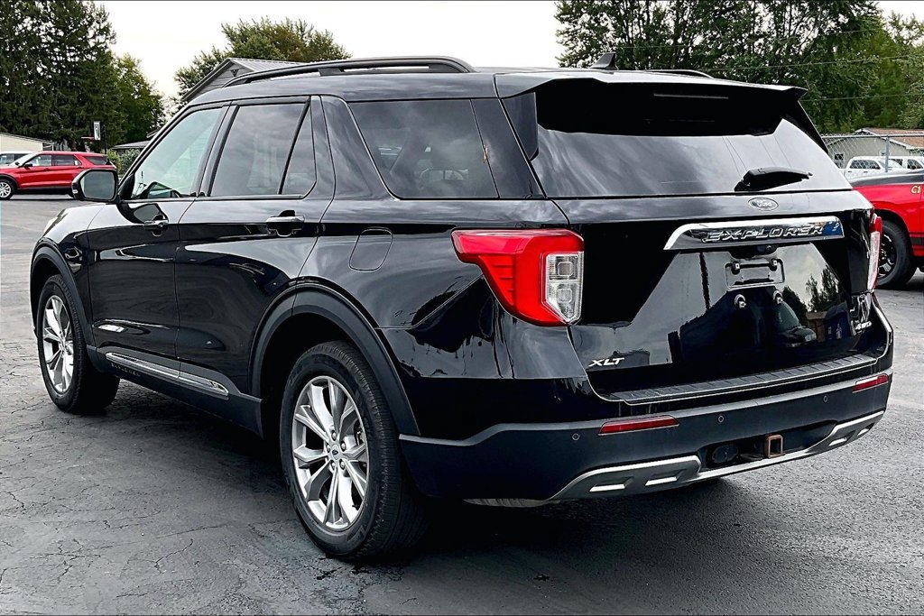 Used 2023 Ford Explorer XLT w/ Equipment Group 202A AWD/4WD image 3