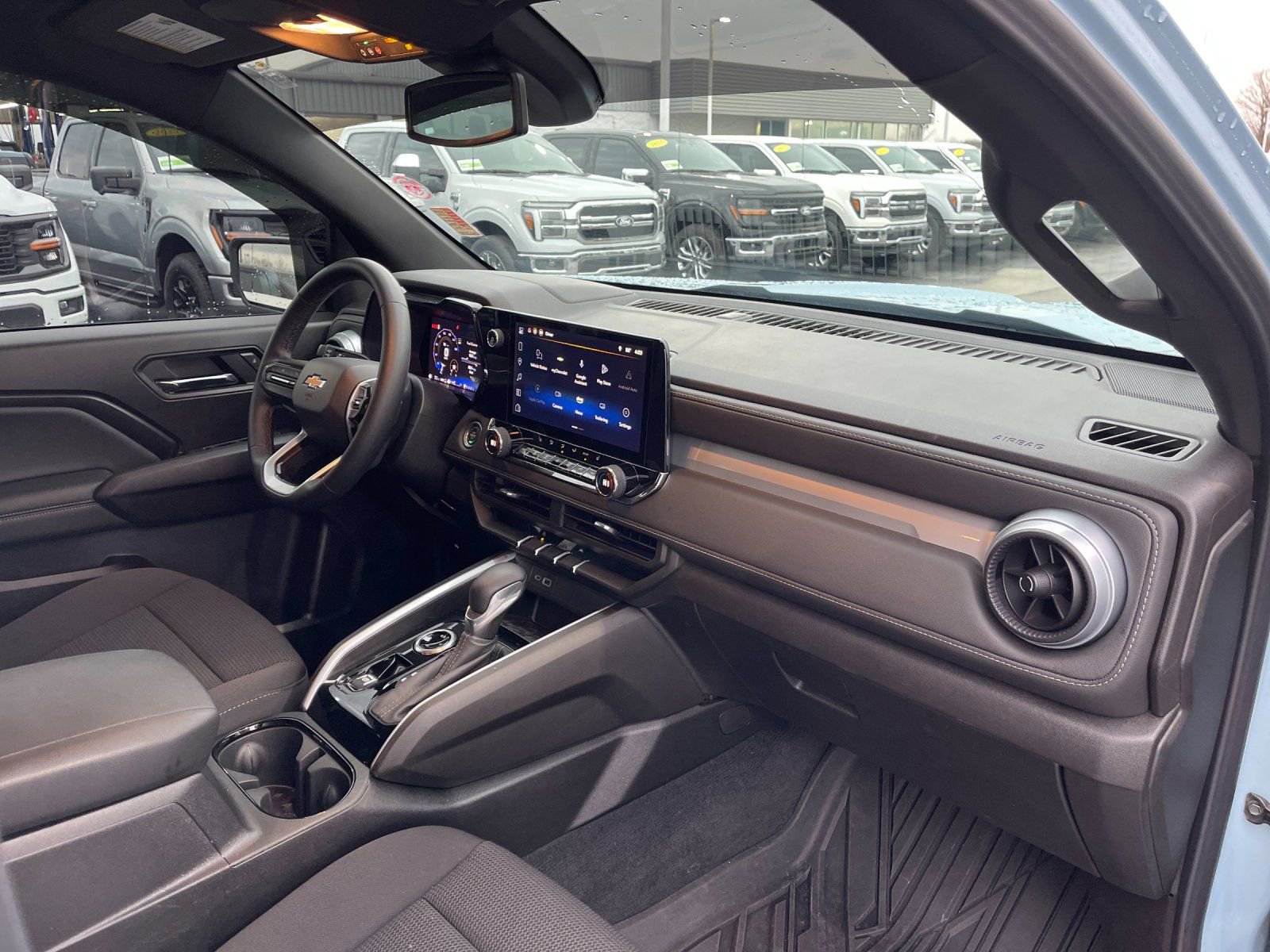 Used 2025 Chevrolet Colorado LT image 18