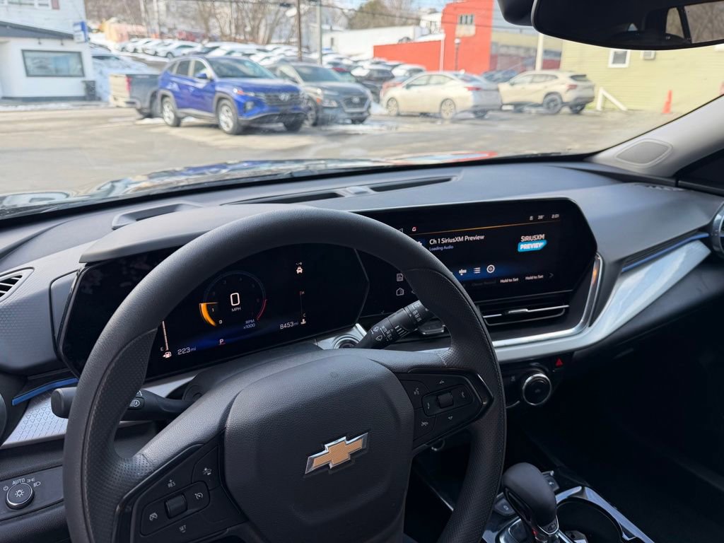 Used 2025 Chevrolet Trax LT image 21