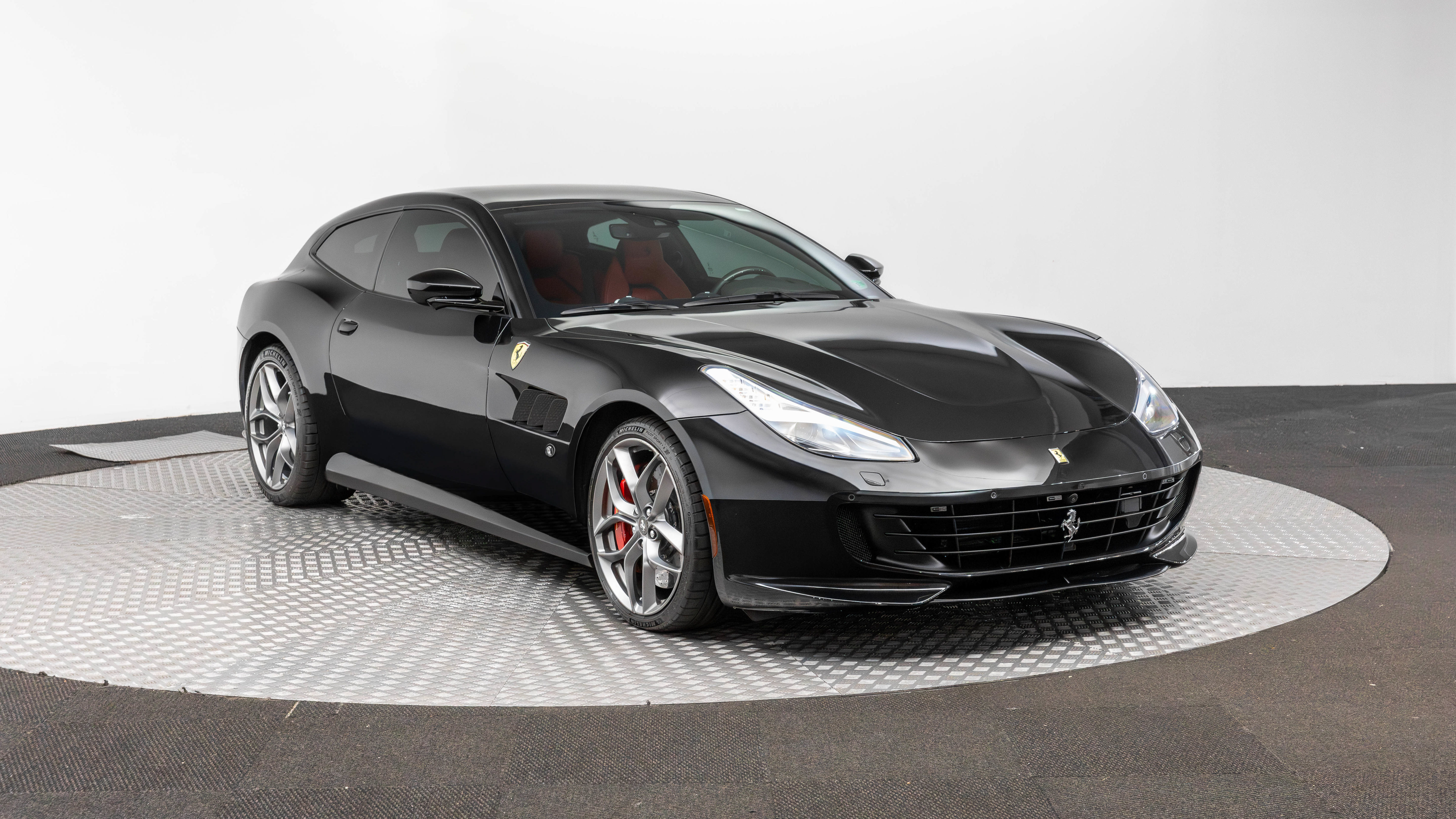 Used 2020 Ferrari GTC4Lusso T RWD image 11