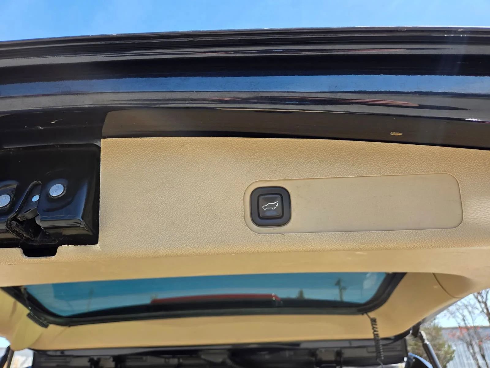 Used 2013 Chevrolet Suburban LTZ AWD/4WD image 15
