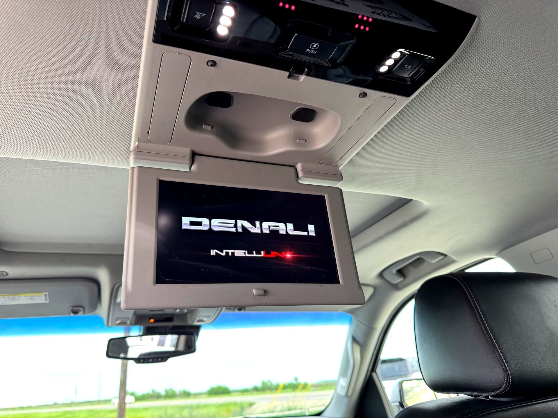 Used 2018 GMC Yukon Denali w/ Open Road Package image 24