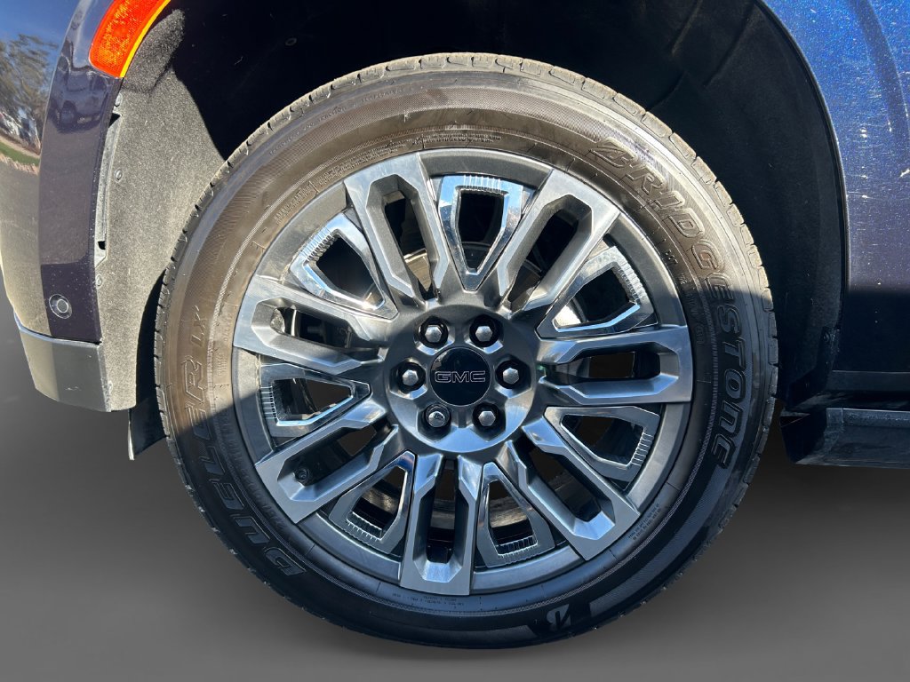 Used 2023 GMC Yukon Denali Ultimate AWD/4WD image 13