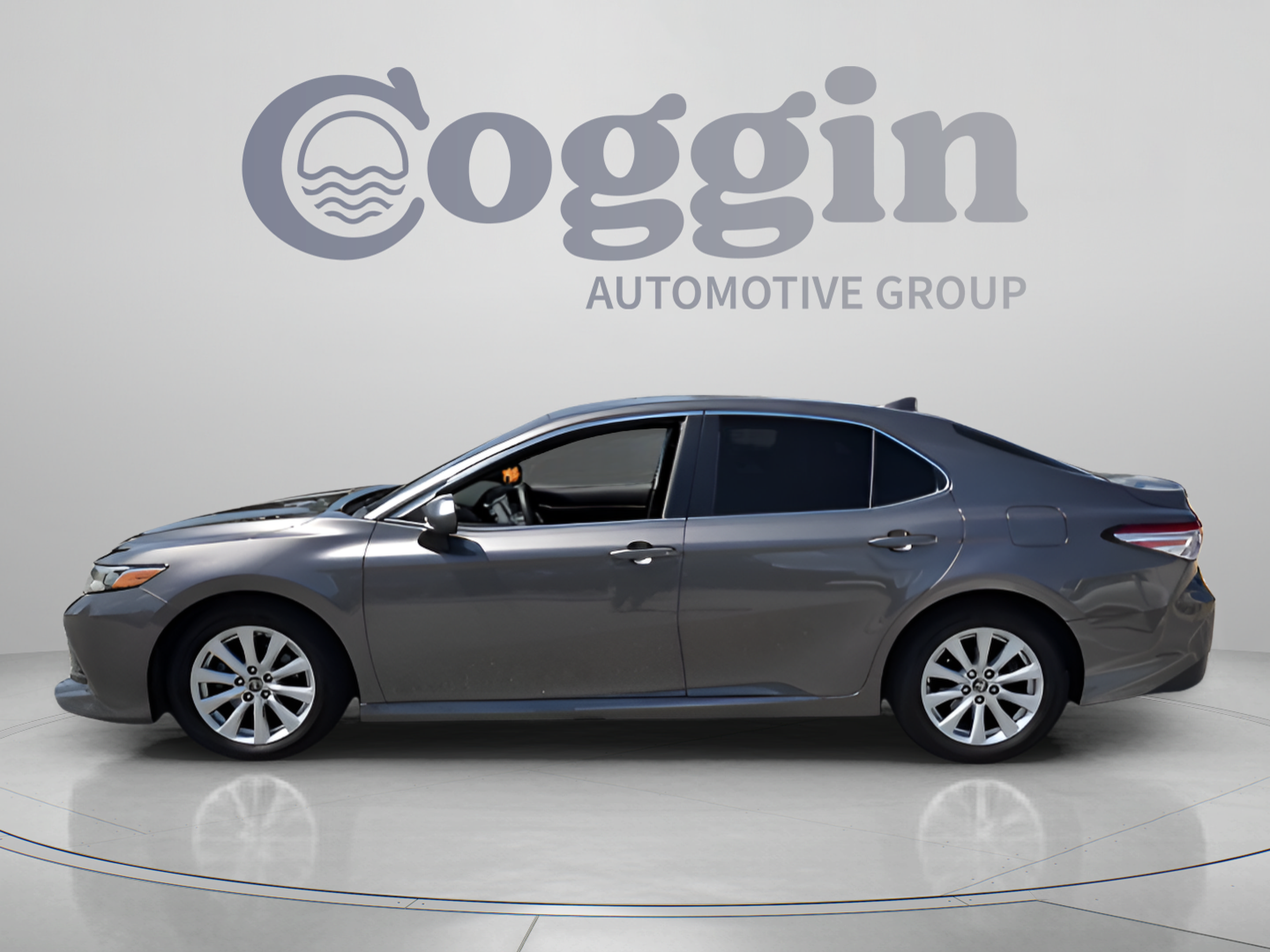 Used 2020 Toyota Camry LE FWD image 2