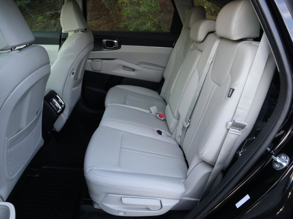 New 2025 Kia Sorento S w/ Panoramic Sunroof Package image 4