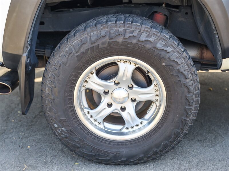 Used 2017 Toyota Tacoma TRD Off-Road RWD image 13