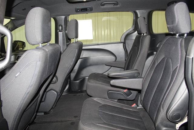 Used 2020 Chrysler Pacifica Touring w/ S Appearance Package image 17