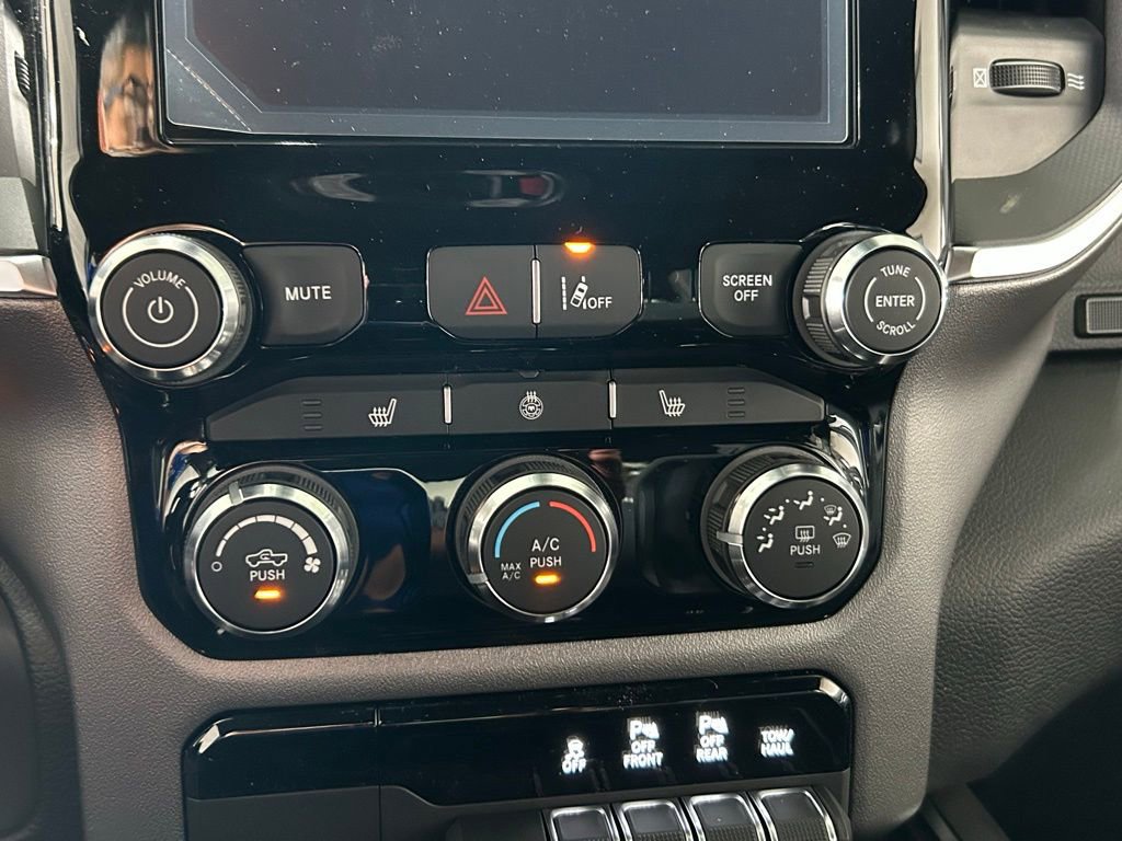 New 2026 RAM 1500 4x4 Crew Cab image 32