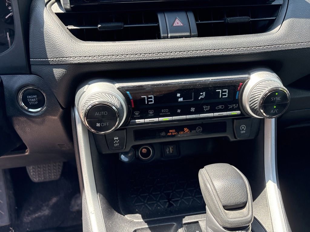Used 2025 Toyota RAV4 XLE AWD/4WD image 17