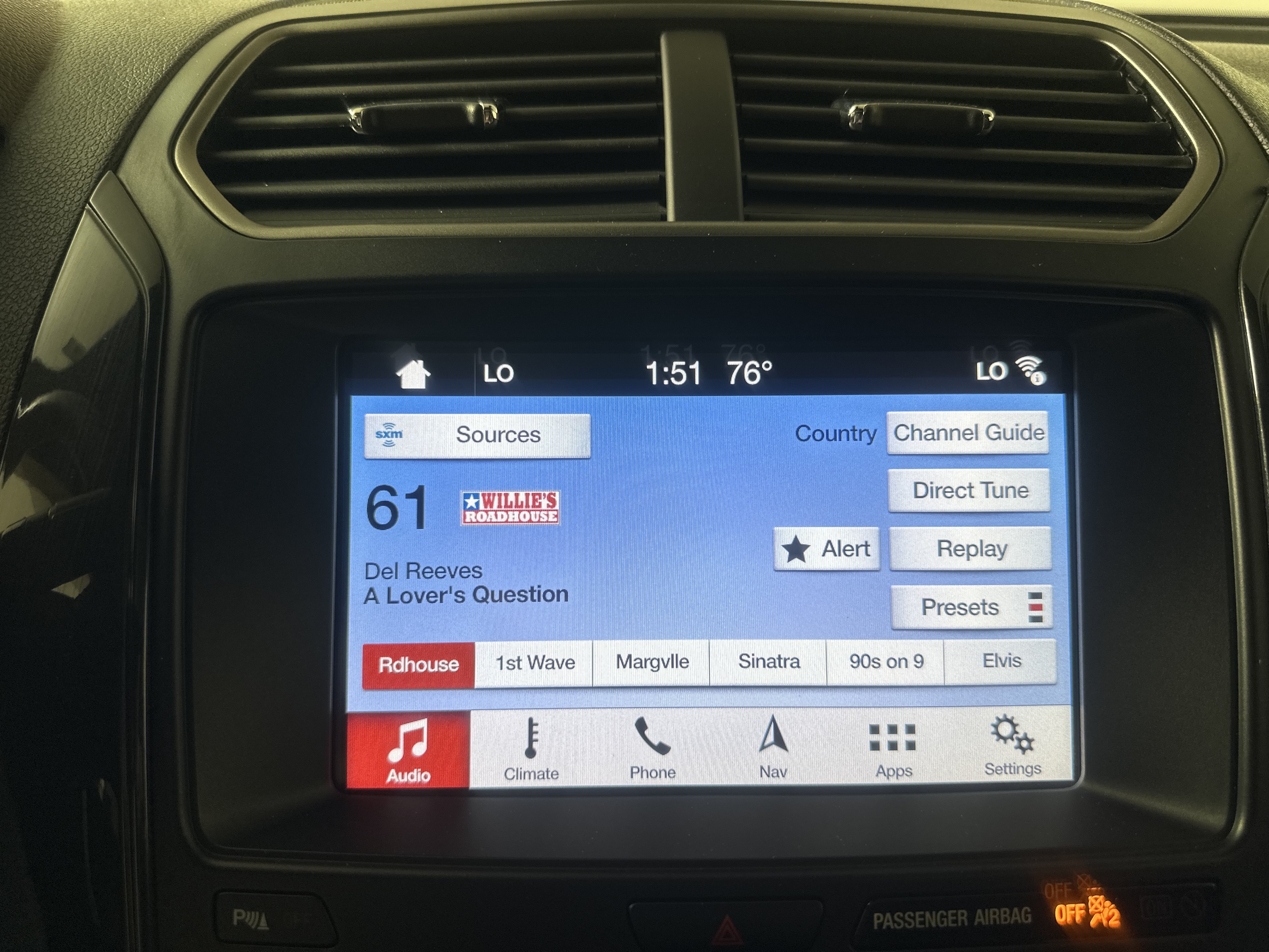 Used 2019 Ford Explorer XLT w/ Equipment Group 202A AWD/4WD image 15