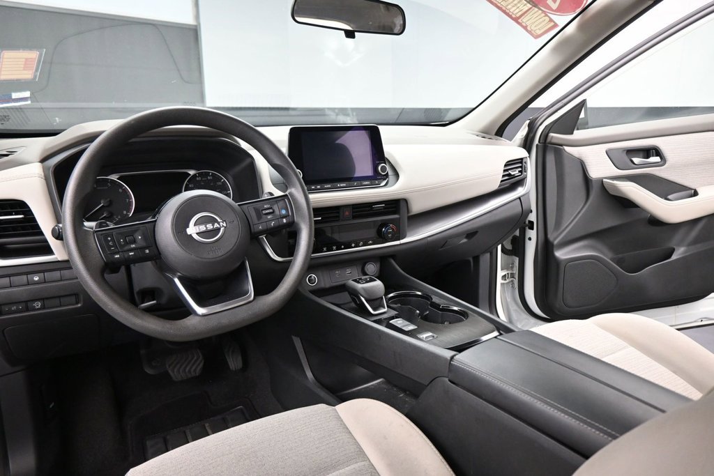 Used 2023 Nissan Rogue SV FWD image 9