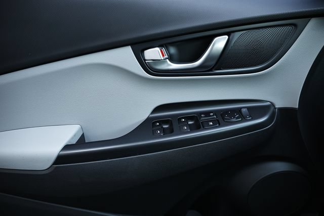 Used 2023 Hyundai Kona SE w/ Cargo Package FWD image 15