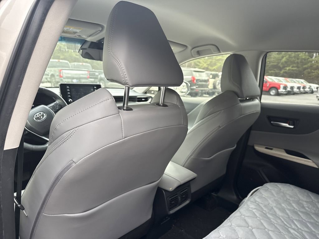 Used 2021 Toyota Venza XLE w/ Carpet Mat Package (TMS) image 14