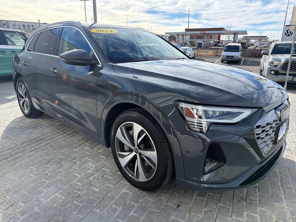 Used 2024 Audi Q8 e-tron Premium Plus w/ Premium Plus Package image 7