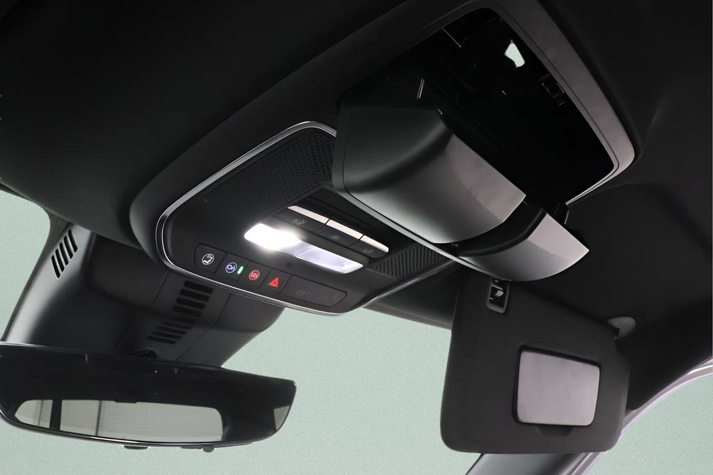 Used 2025 Chevrolet Traverse RS AWD/4WD image 18